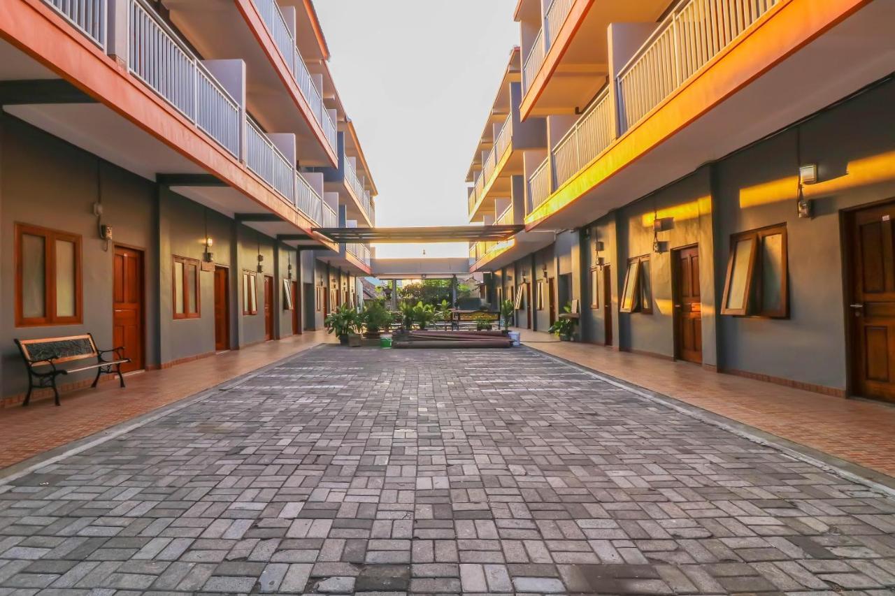 Oyo 1670 Likko Inn Denpasar Exterior foto